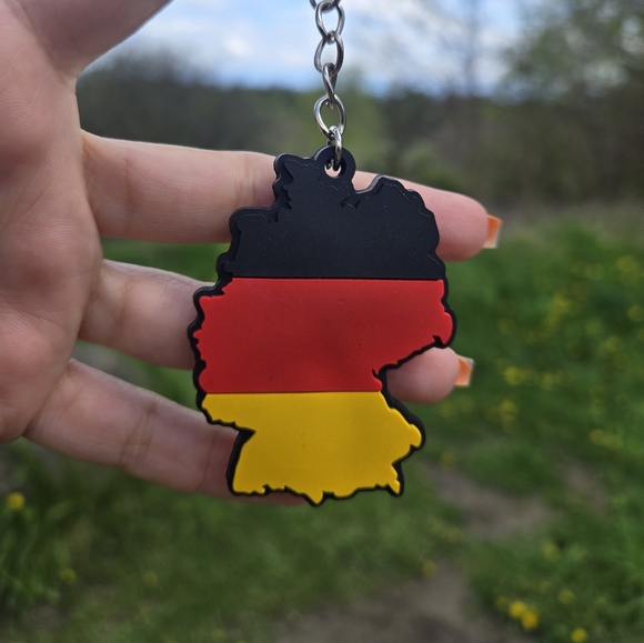 Keychains From Around The World - Picture 2 of 11